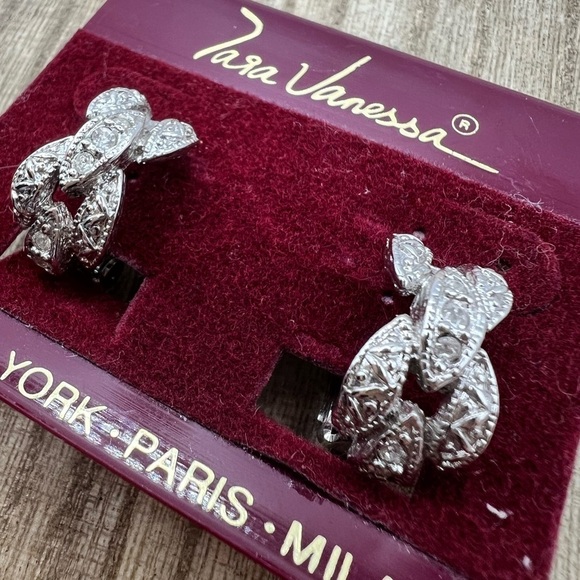 Tara Vanessa Vintage Rhinestone Silver Tone Clip Earrings - Picture 1 of 6